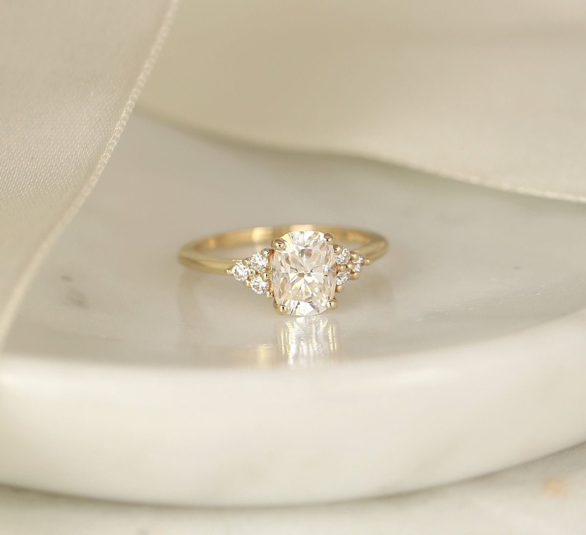 1.50ct Cambria 8x6mm 14kt Moissanite Diamonds Art Deco Elongated Cushion Cluster 3 Stone Engagement Ring, Rosados Box