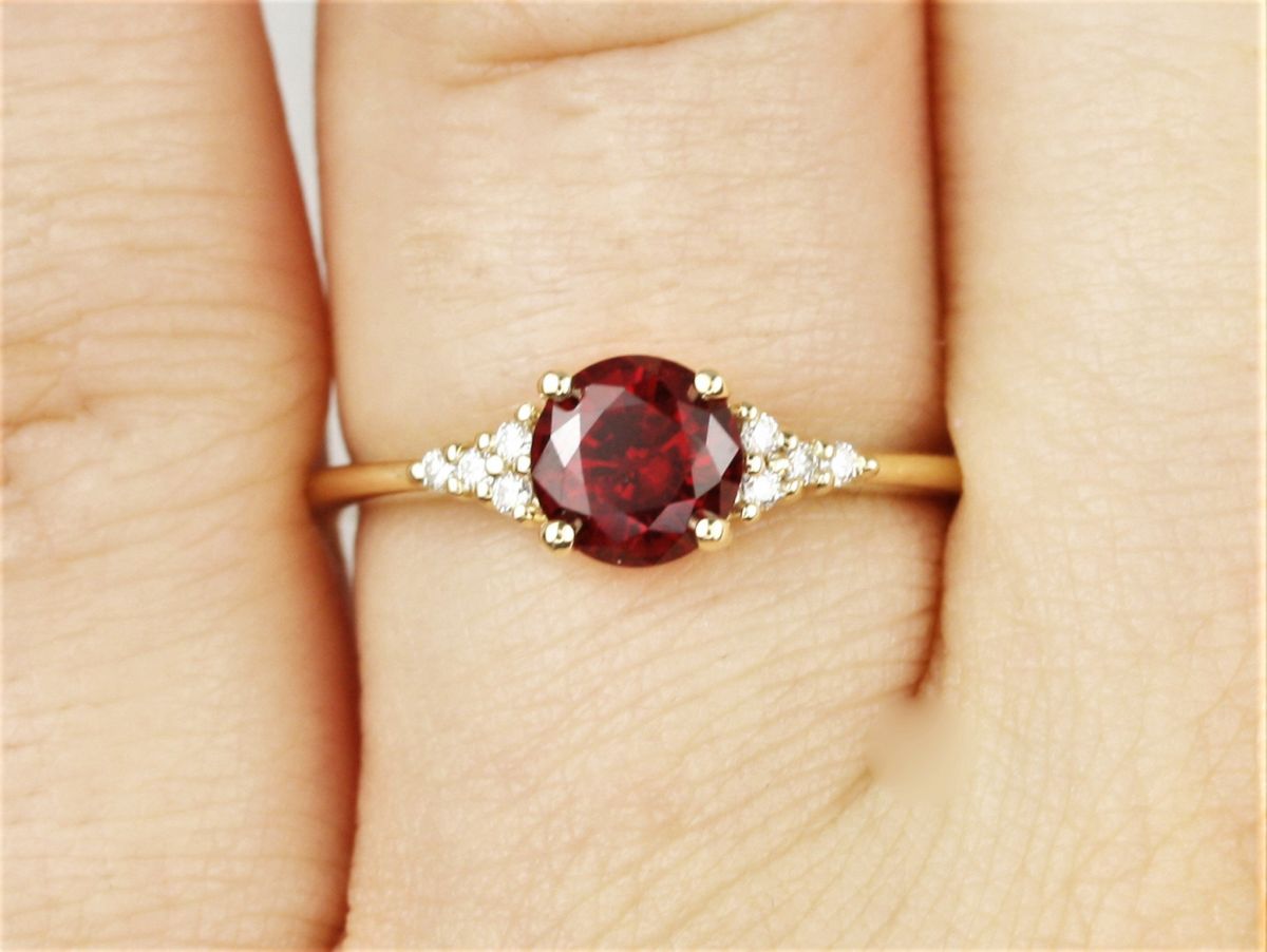 Malia 6mm 14kt Gold Red Ruby Diamond Art Deco Dainty 3 Stone Birthstone Cluster Ring,Rosados Box