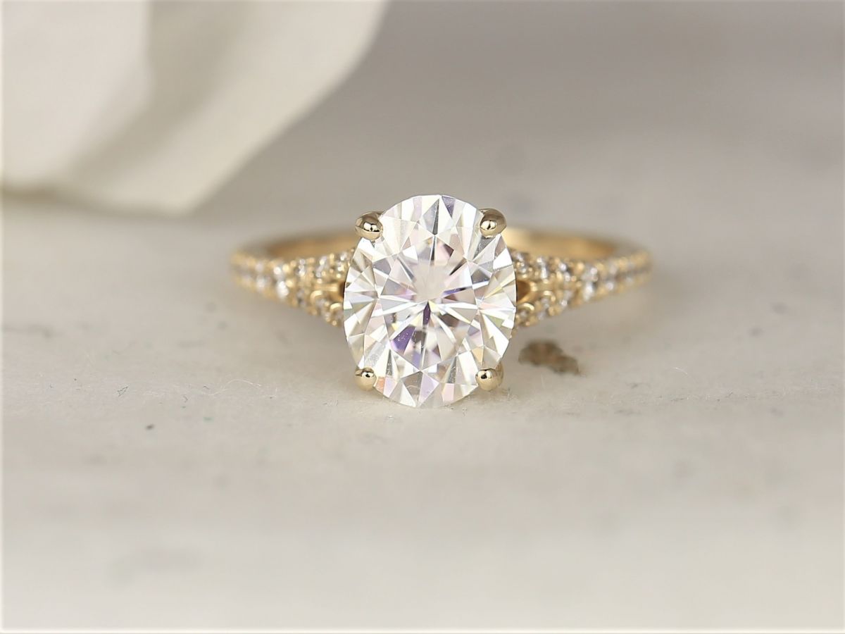 Rosados Box 3ct Luz 10x8mm 14kt Yellow Gold Forever One Moissanite Diamond Pave Split Oval Solitaire Engagement Ring